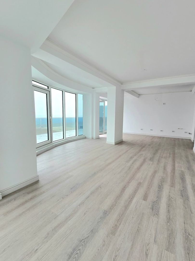 Nou pe piață! Apartament 3 camere–White Titanic Mamaia | Vedere directă la mare - Poză 2
