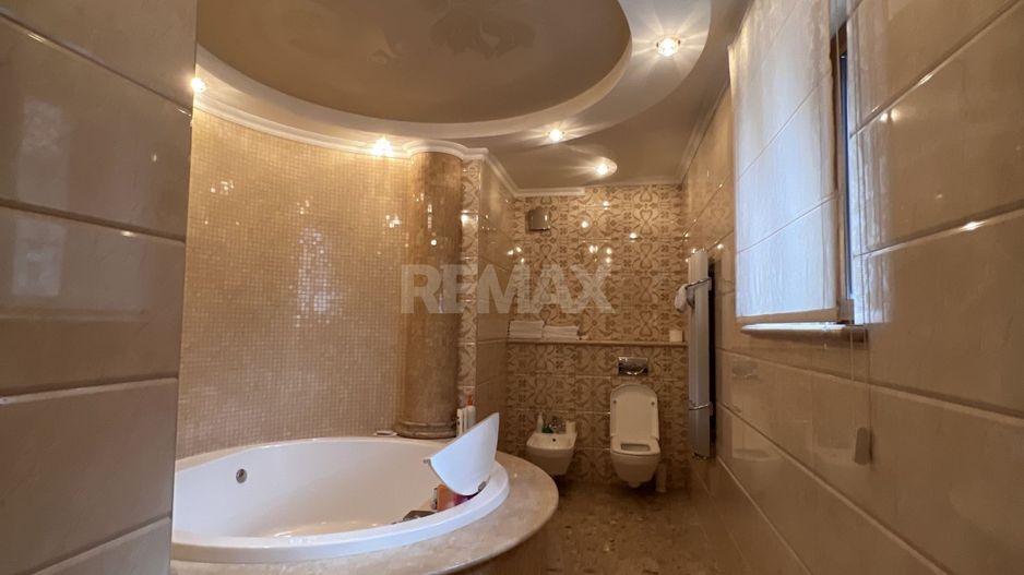 Casă de lux în Chișinău, de vânzare. Pe teren de 10,4 Ari. Telecentru. - Poză 7
