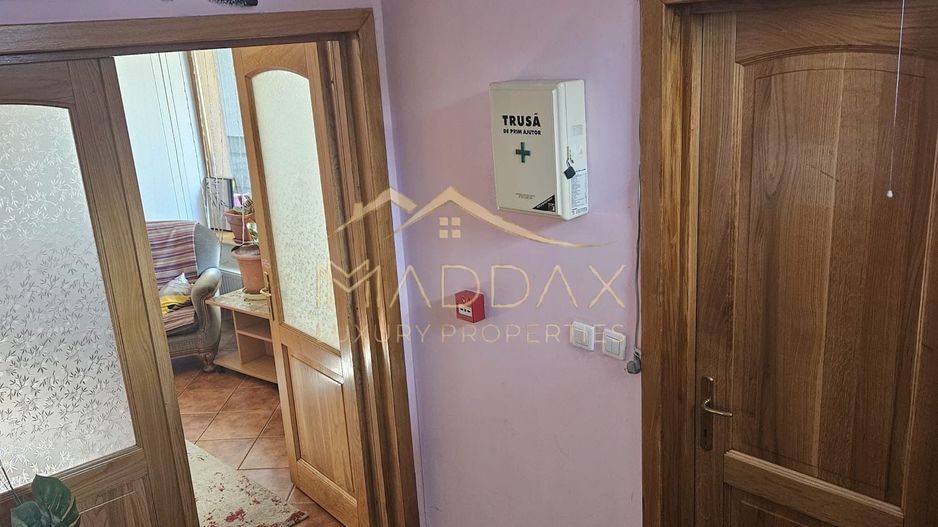 Pensiune 10 camere cu restaurant // Moieciu de Jos - Poză 18