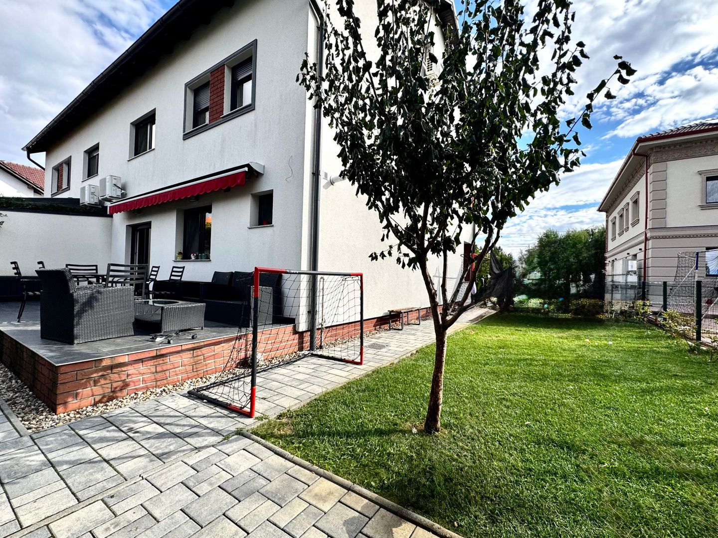 Casa spațioasă, cu teren generos, zona liniștită - in Braytim - Poză 24