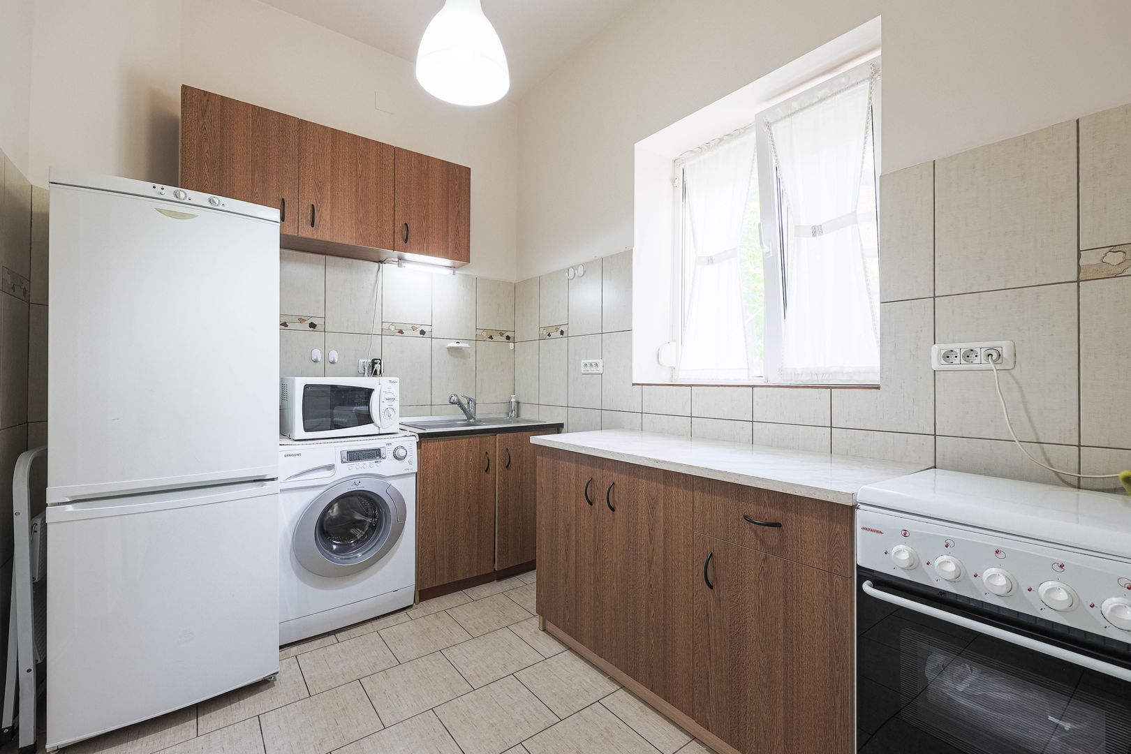 VÂNDUT! Apartament cu o cameră, Piața Catedralei, Arad. - Poză 3