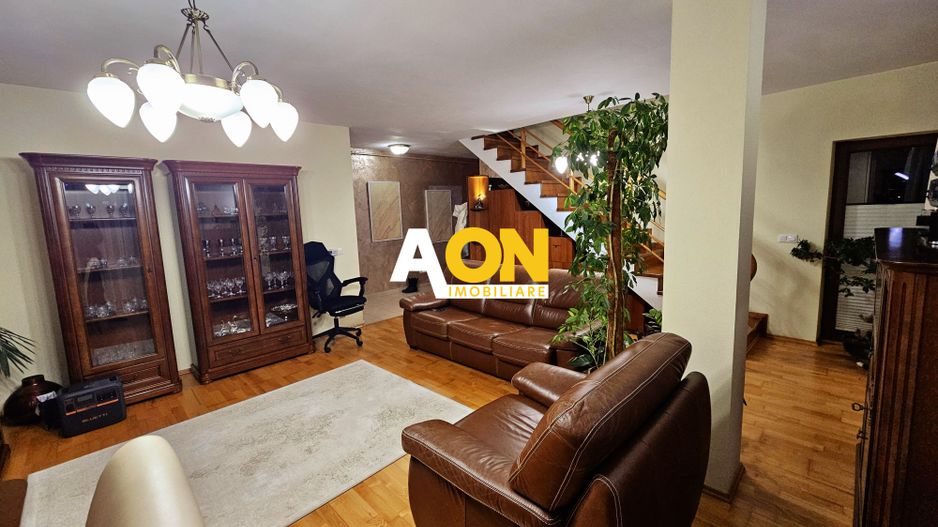 Apartament 3 Camere Zona Cetate, cu Scara Interioara - Poză 2