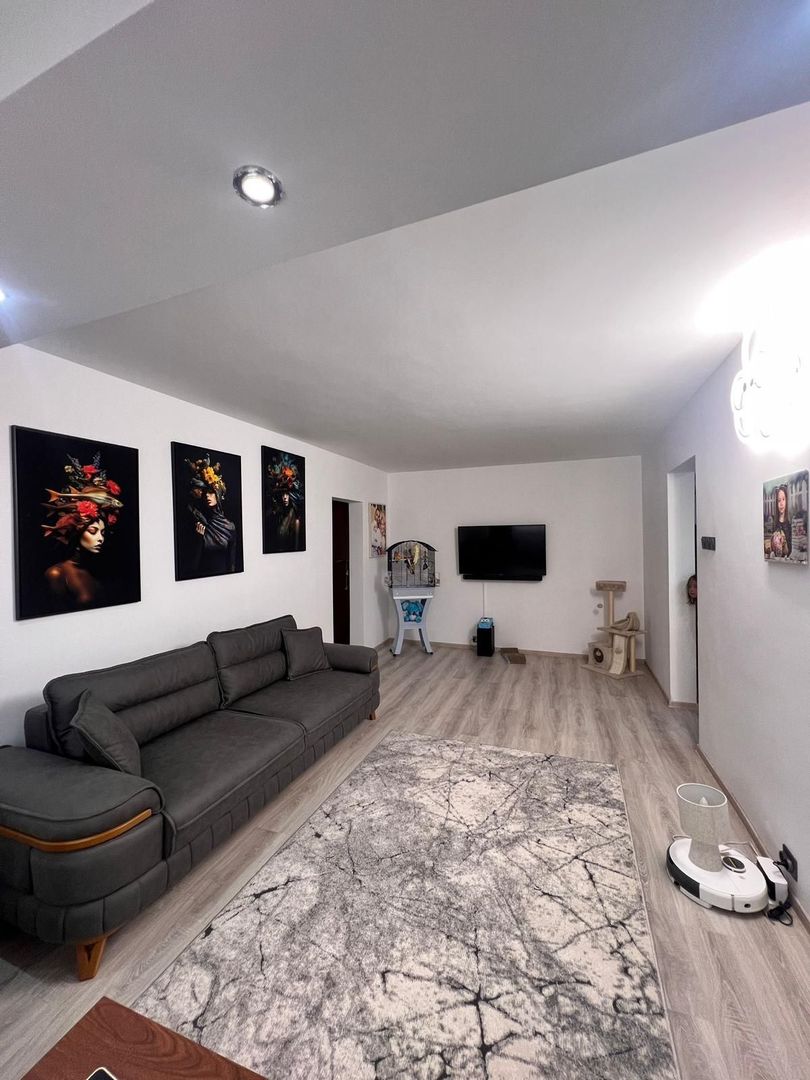 Apartament 3 camere, 62 mp, zona Scoala nr. 11 - fostul Complex Continental - Poză 1