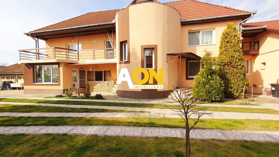 Casa P+1, 912 mp teren, 5 camere, strada asfaltata, zona Lipoveni - Poză 1