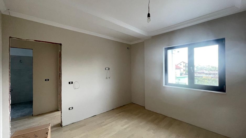 Duplex-4 dormitoare- despartit prin garaj -SUPER POZITIE - Poză 7