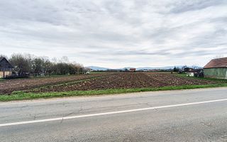 Teren intravilan pentru case in centrul Podu Oltului de 5600mp, 28 euro/mp - Poză 6