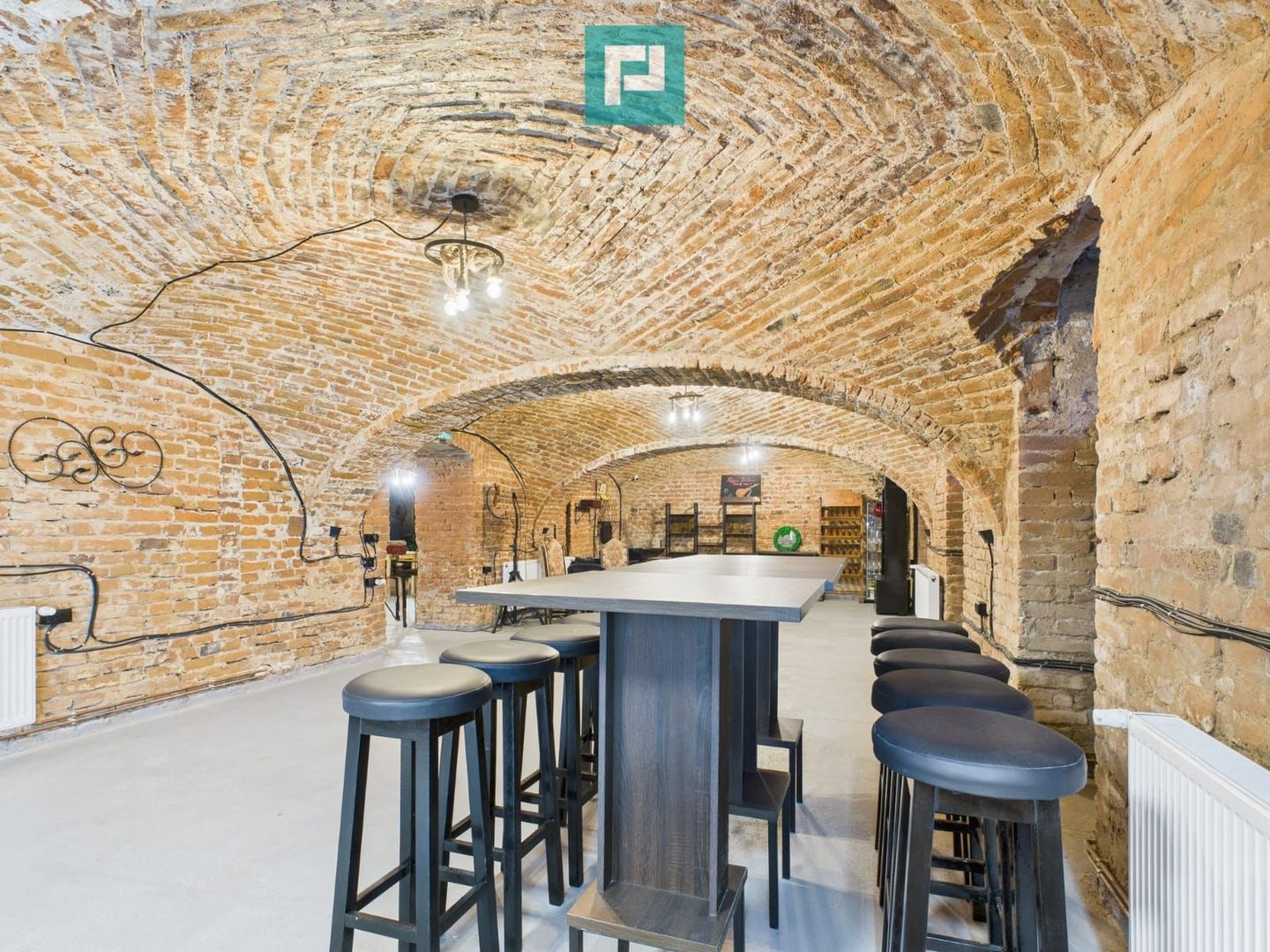 Eleganță subterană - pivniță exclusivistă Arad - Poză 16