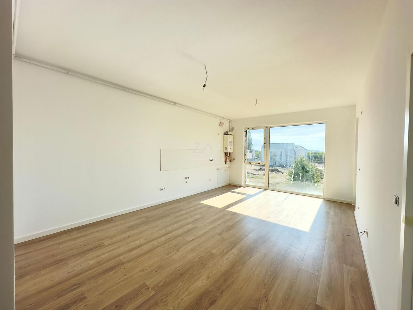 Etaj 1. Lift. Balcon mare. Loc de parcare. - Poză 2