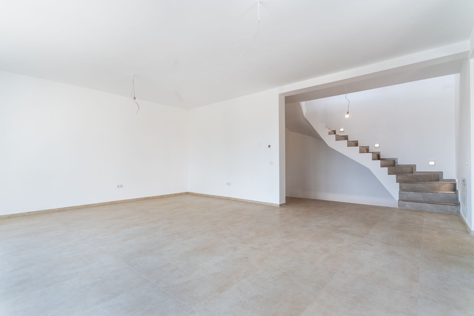 Casă / Vilă cu 5 camere de închiriat în zona Dambul Rotund - Poză 11