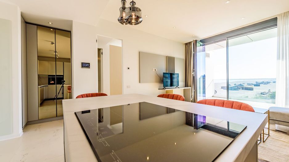 Apartamentul de la Malul Mării – Eleganță Contemporană în Inima Stațiunii - Poză 12