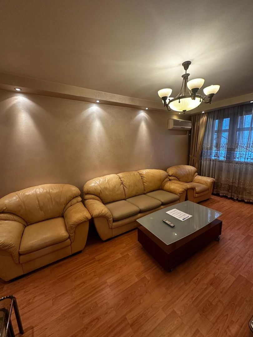 Apartament 3 camere, parcare inclusă, pet friendly, metroul la scara blocului - Poză 3