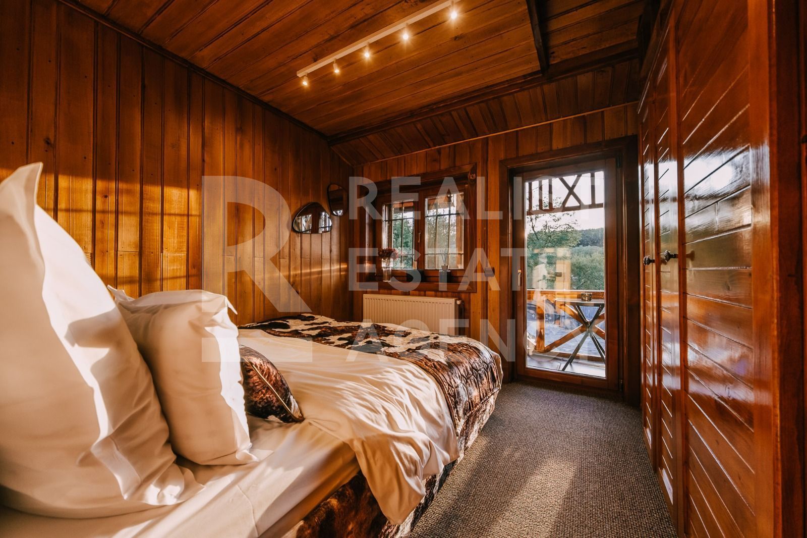 Boutique Luxury Retreat + Restaurant, Prahova - Poză 8