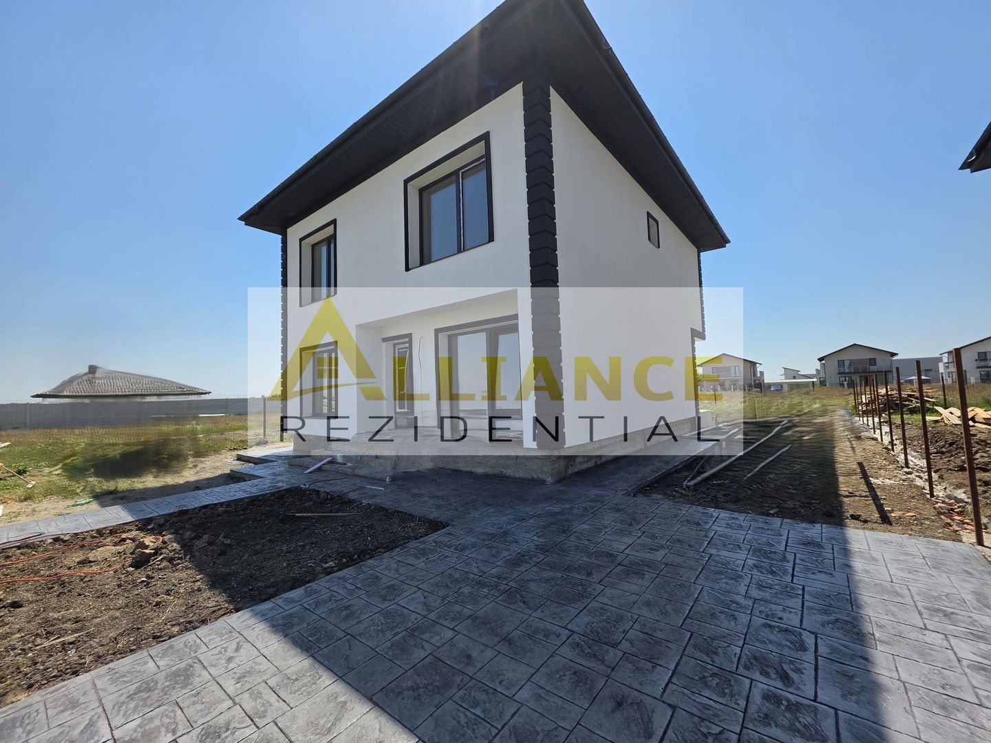 Vila 4 Camere | Curte amenajata - Poză 2