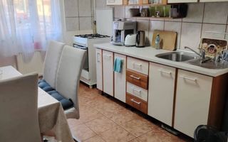 Apartament 2 camere, Cetate, zona Sc. Gen. nr. 7 - Poză 1