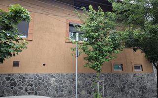 Casă P+E+M + corp secundar , 240 mp teren , 2 garaje - Poză 1