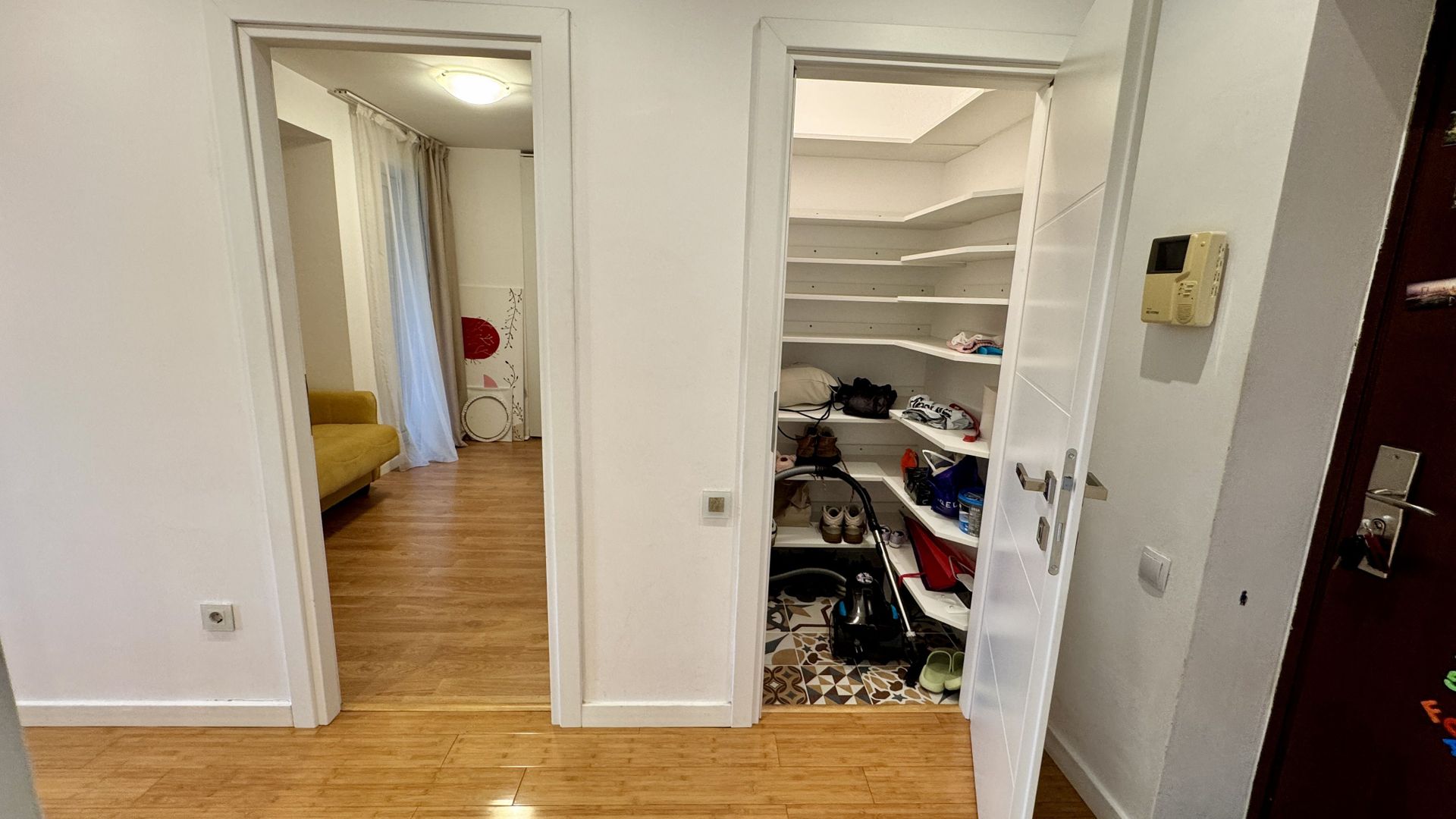 Apartament luminos cu 3 camere, complet mobilat, vedere panoramică spre Tâmpa - Poză 11