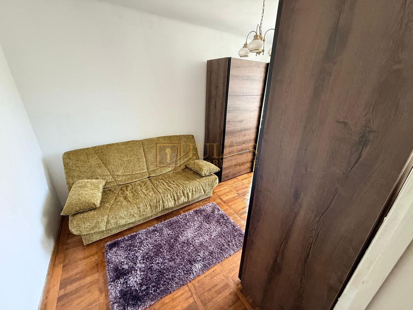 2 camere| vis a vis de Liceul Loga| zona superba, linistita| centrala proprie| - Poză 5