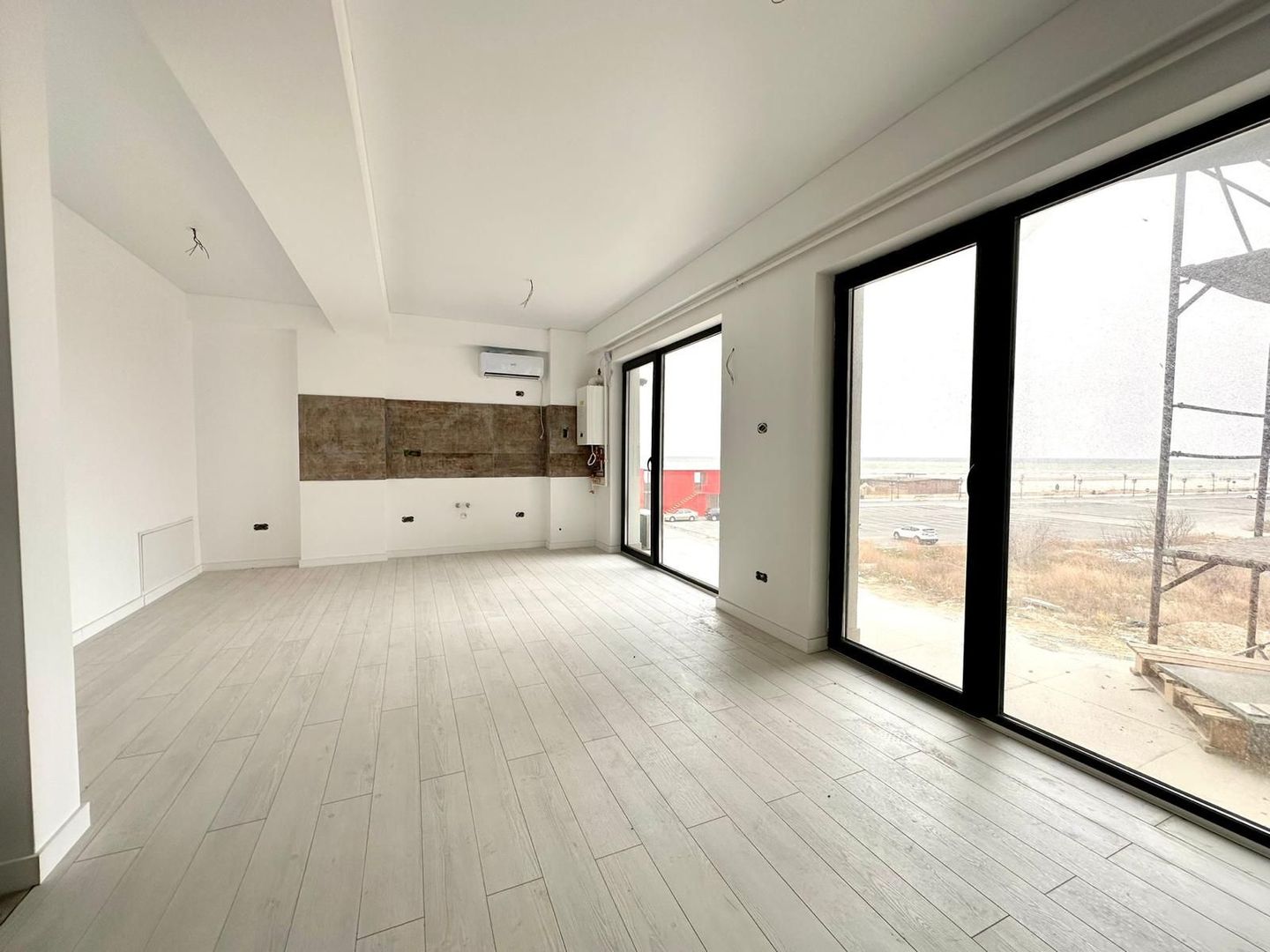 Mamaia nord - 3 Camere de Vanzare- vedere frontala mare - Poză 10