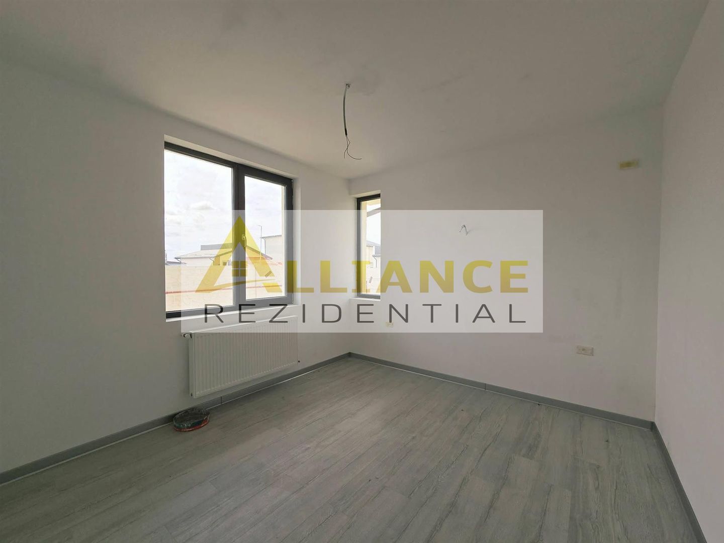 Casa - 444mp teren - 4 camere- cartierul nou -154.990 euro - Poză 3