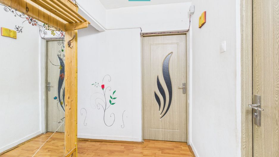 Apartament spațios cu 3 camere, decomandat - Poză 1