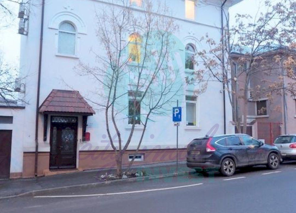 Vila RECONDITIONATA vis-a-vis de PARC - Poză 2