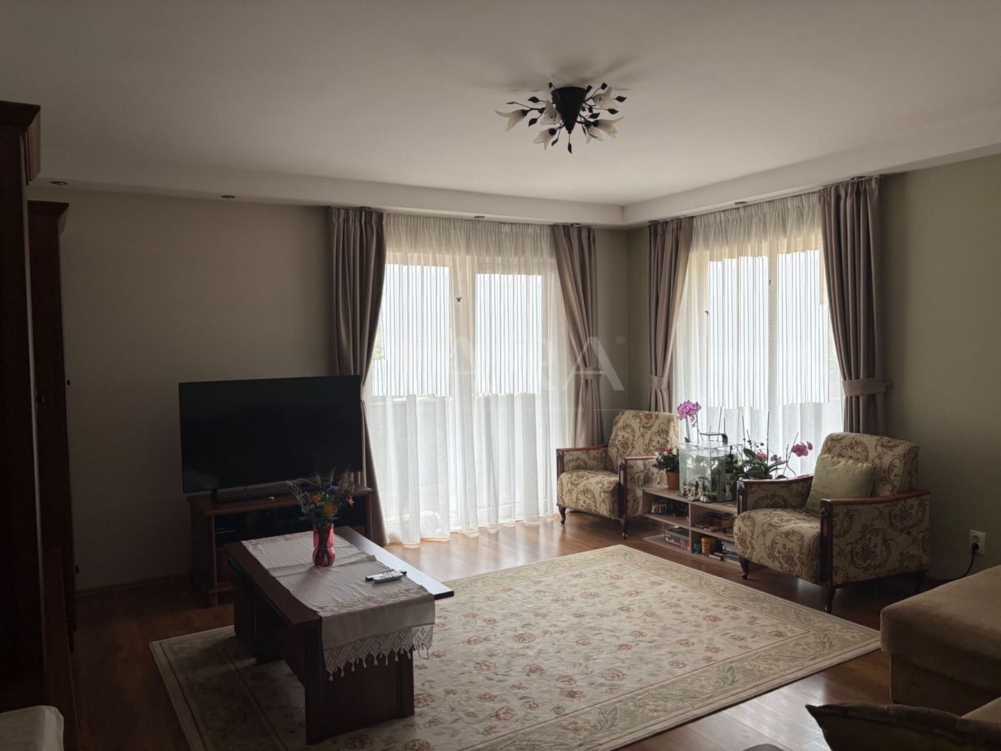 Apartament premium cu 3 camere, garaj și balcon generos - Floresti. - Poză 1