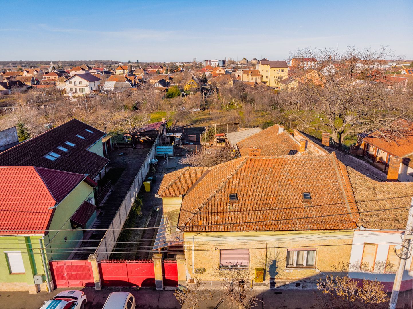 Casă cu teren generos în Pârneava - Poză 1