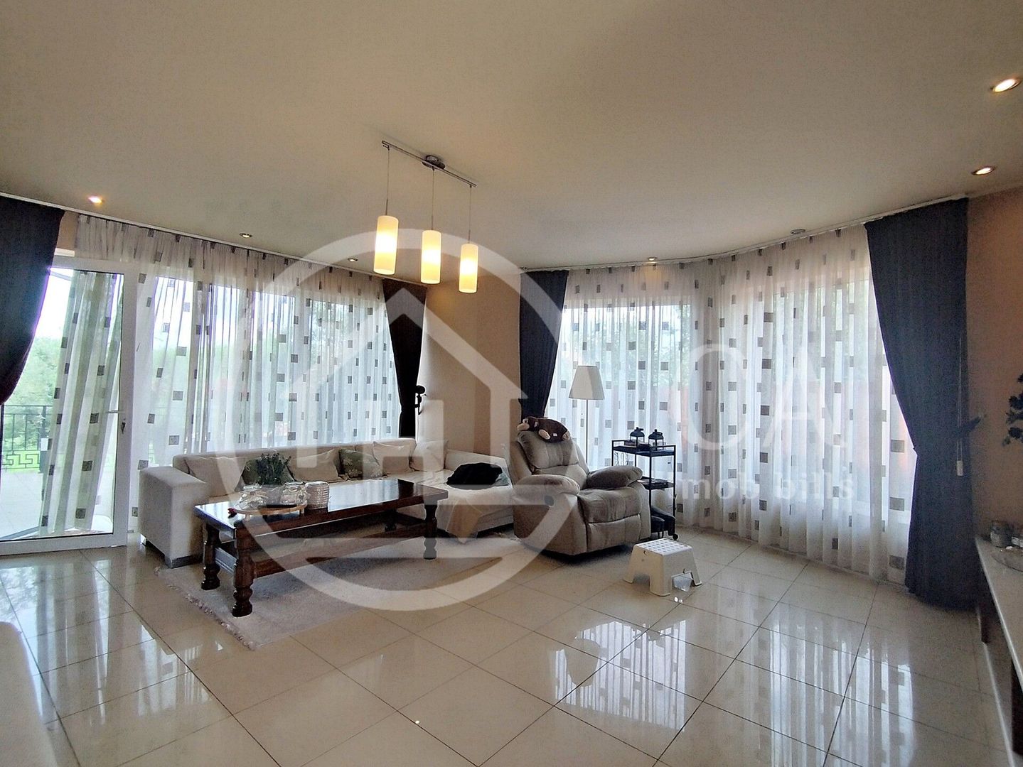 Casa de vanzare cu 5 camere in Santandrei, Bihor - Poză 1