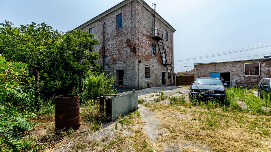 Clădire depozitare/producție pe 3 nivele, în Nădlac - Poză 2