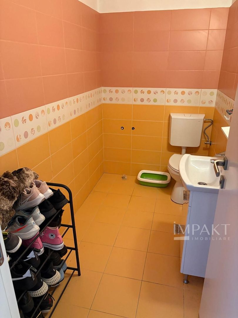 Casa frumoasa de vanzare la curte comuna, zona Centrala! - Poză 13