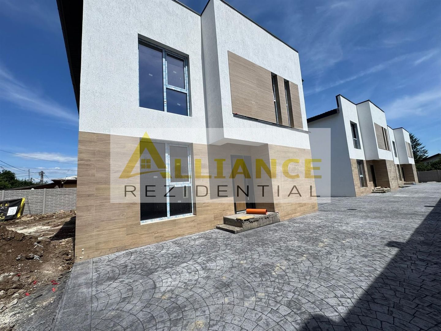 Individuala - 5 Camere - 3 Bai - 227 mp teren - - Poză 3