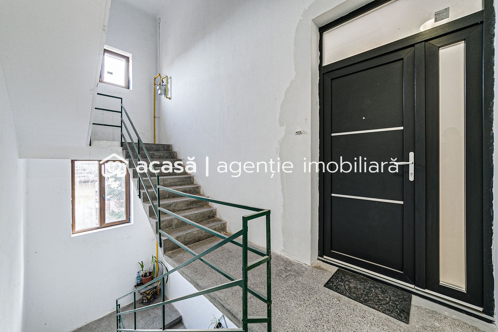 Apartament spațios în zonă centrală - Poză 11