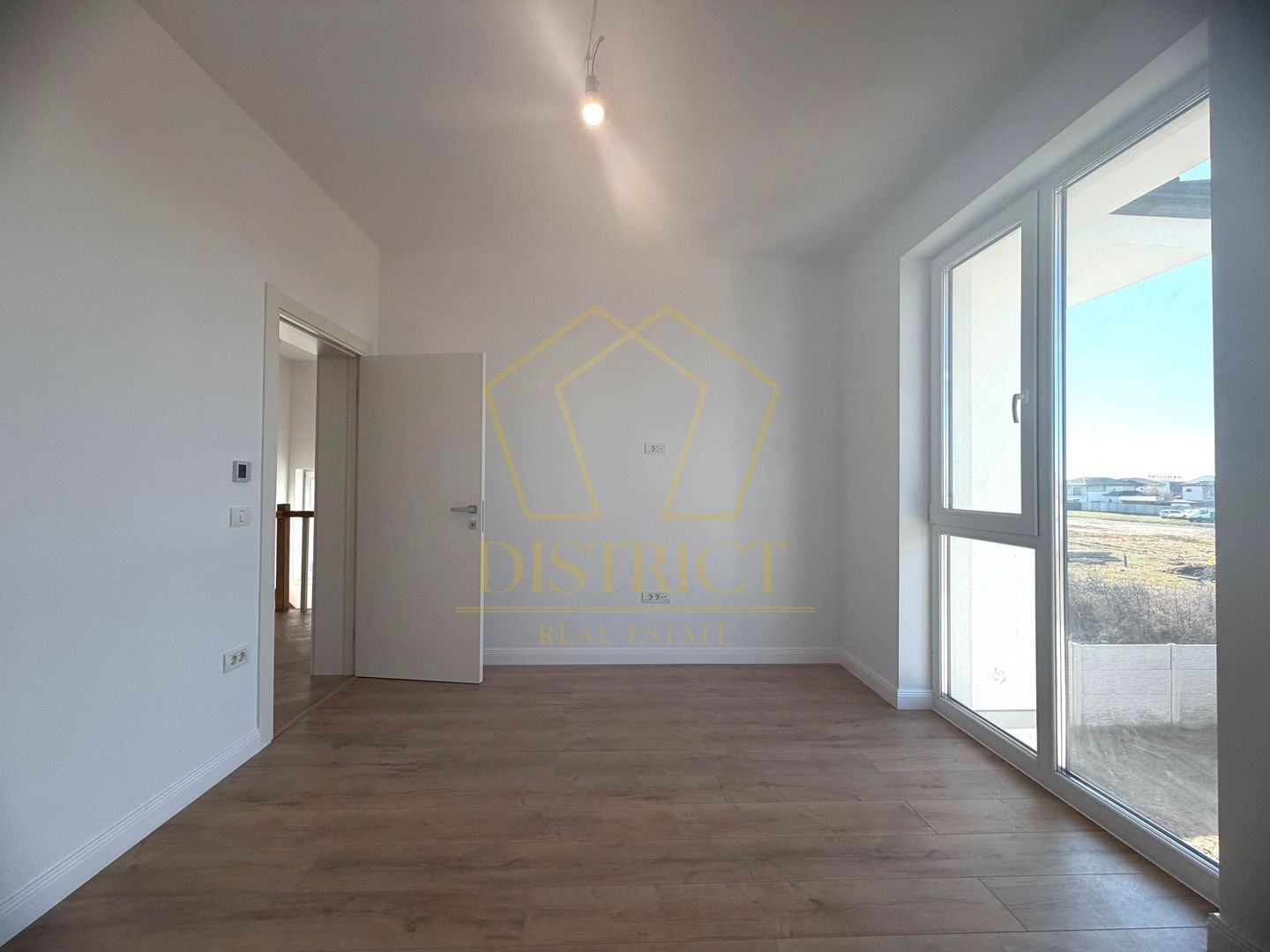 Duplex superb cu 5 camere despărțit prin camera tehnica I Mosnita Noua - Poză 12