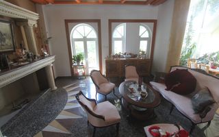 Casă / Vilă cu 8 camere de vânzare în zona Semicentral - Poză 58