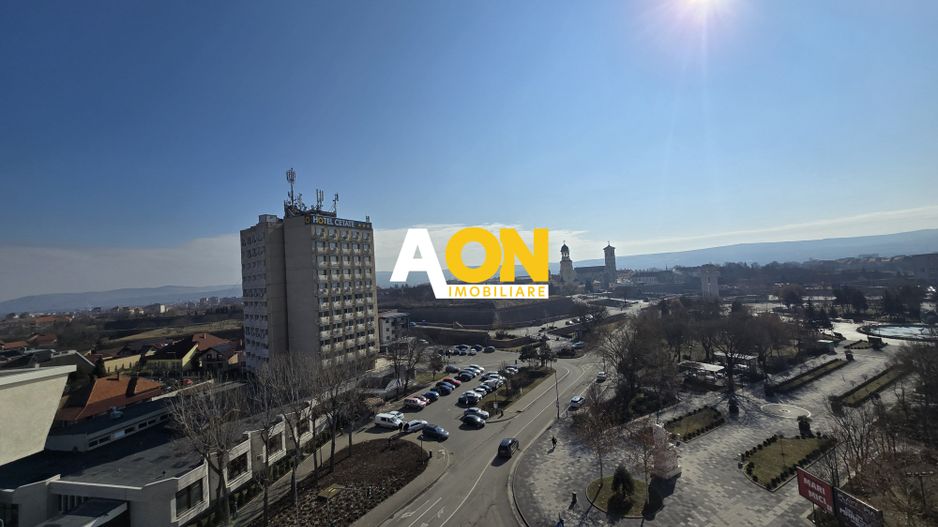 Apartament 2 Camere Decomandat,cu Vedere Spre Catedrala - Poză 1