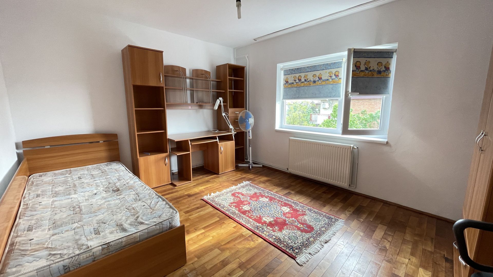 Apartament spatios cu trei camere si garaj - Poză 10