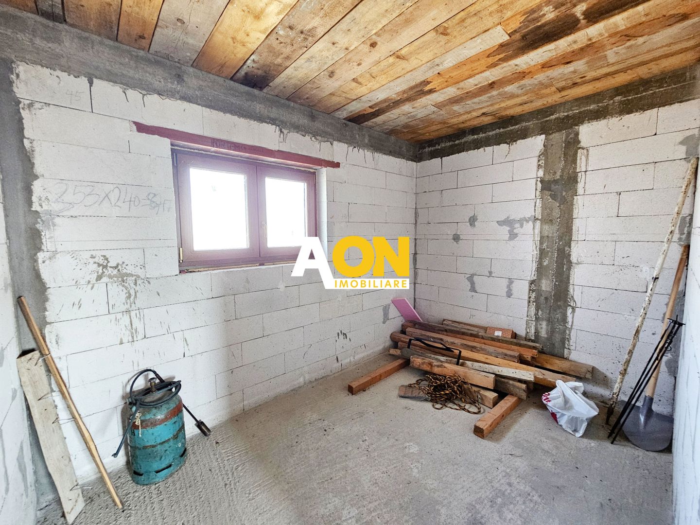 Casa la rosu, 4 camere, 301 mp teren, P+1, zona Alba-Micesti - Poză 15