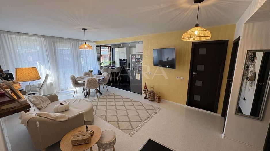 Apartament cu 3 camere, 2 balcoane și parcare inclusă, etaj 1. - Poză 1
