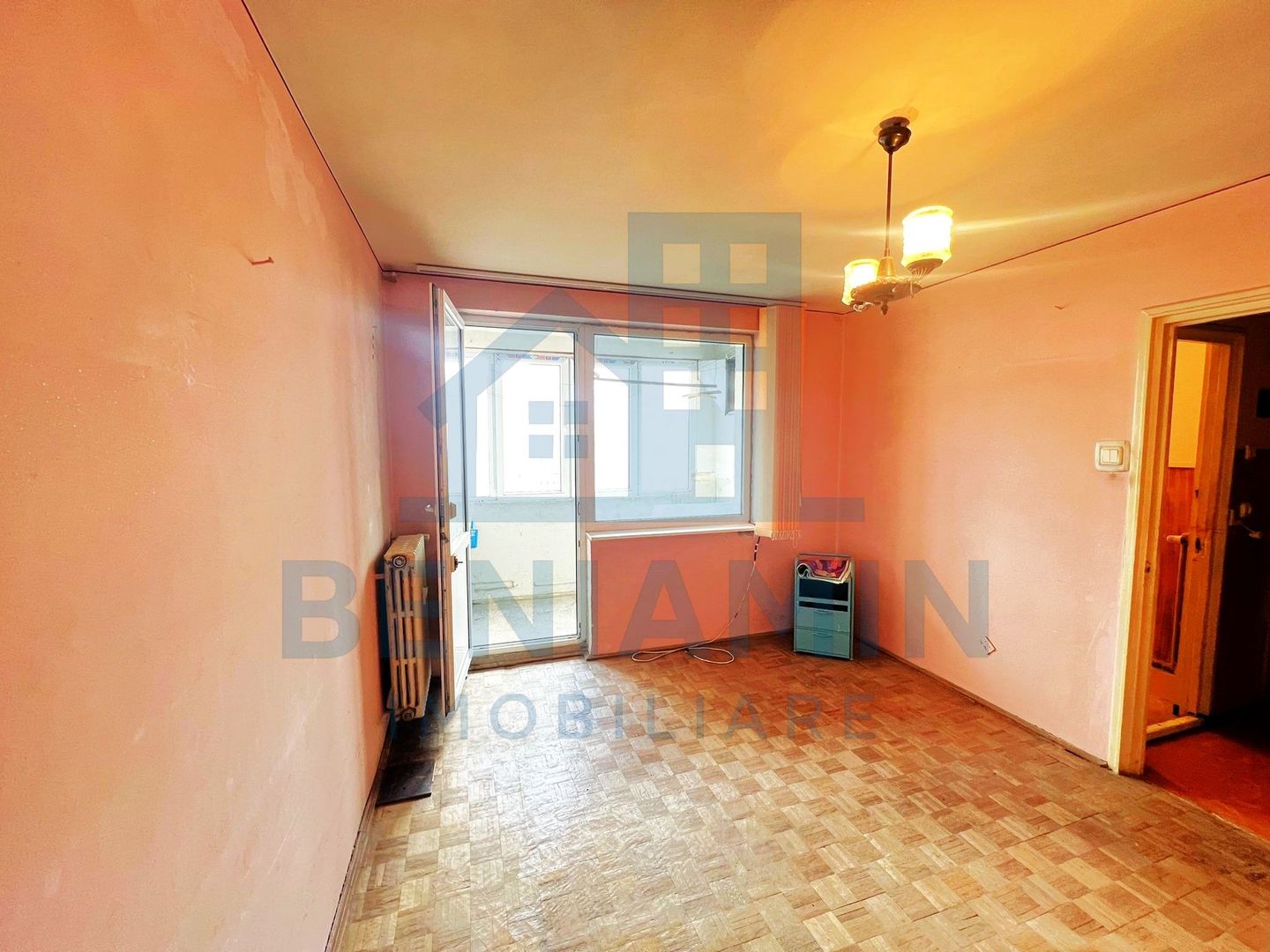 2 Camere-52mp-Balcon-Lift Nou-Anvelopat-Zona-Garii-Necesita-Renovare - Poză 1
