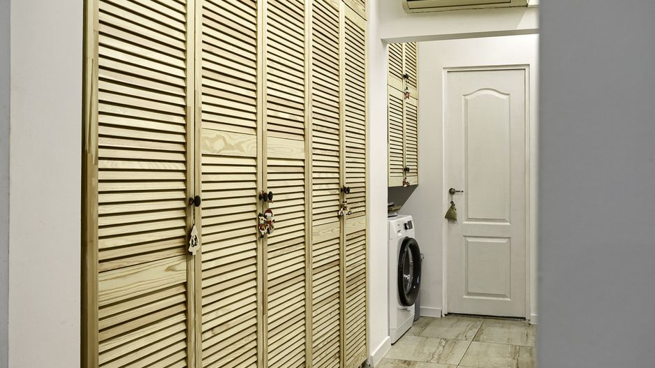 PROPRIETATE VÂNDUTĂ Apartament spatios cu 4 camere langa teatru - Poză 8