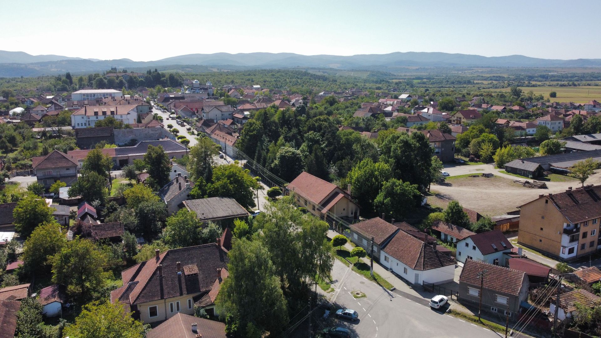 Casa vacanta,investitie  in Gurahont cu teren generos - Poză 19