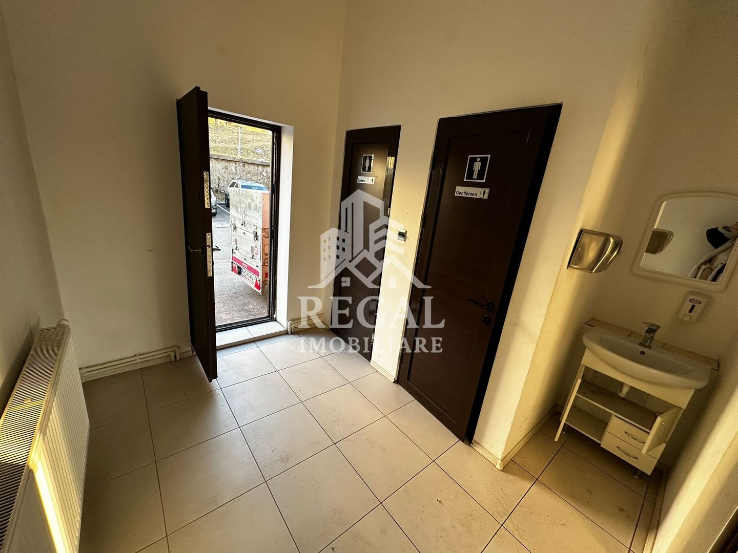 Spațiu comercial de vânzare sau închiriere – zona Parângul, 124 mp - Poză 5