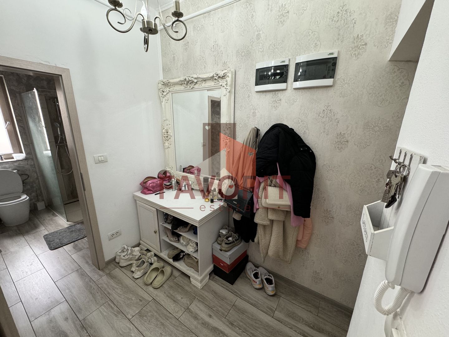 Mobilat si utilat. Pozitie excelenta. Villa construita in 2017 - Poză 6