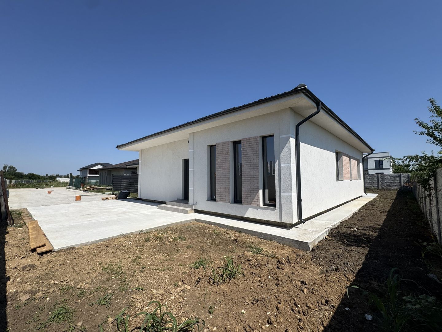 Casa parter Tunari 5 camere curte 400m2, 140m2, UTILITATI, zona buna - Poză 2