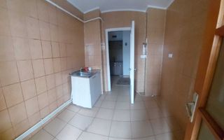Apartament 3 camere de vânzare – Micro 21 | Etaj 2/4 | Centrală Ariston | Izolat - Poză 7