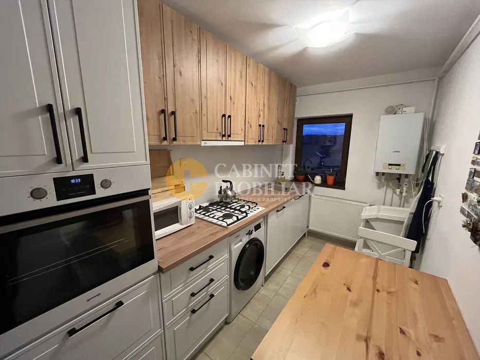 Cug Etaj 3 cu Pod Apartament cu 2 Camere Decomandat 60 mp - Poză 2