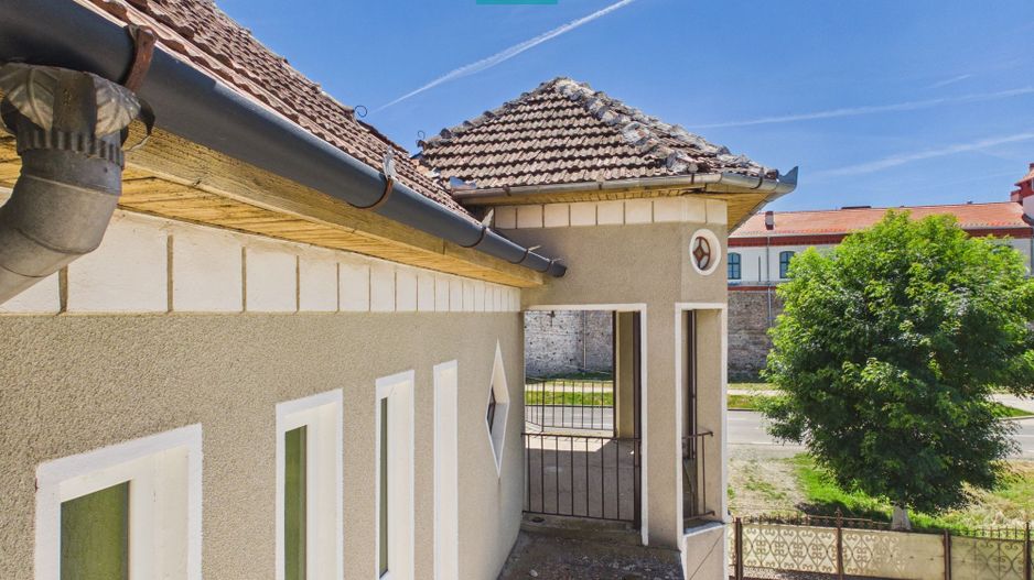 Casă/vilă cu 10 camere – Ineu, centru - Poză 21