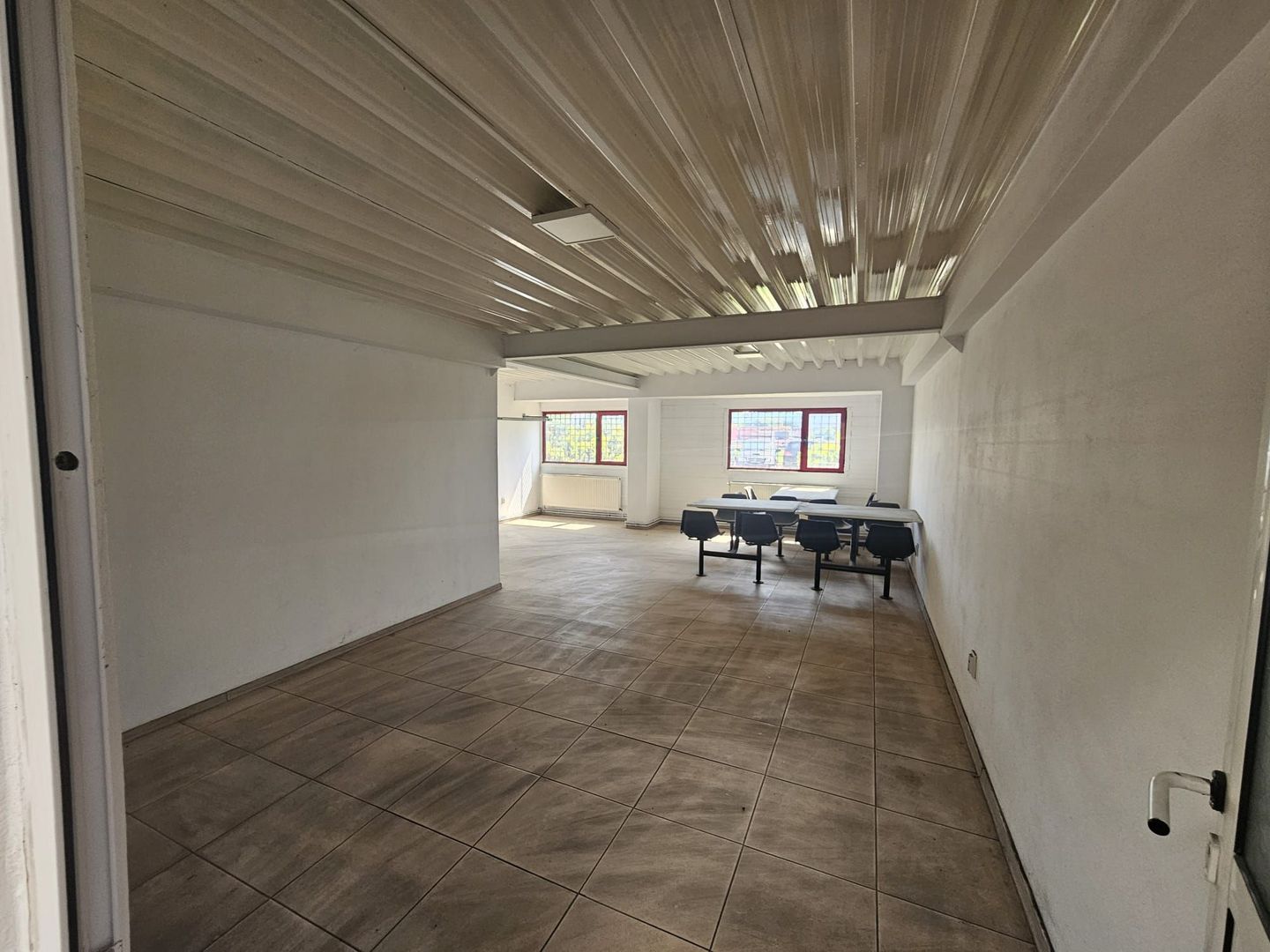 Hala industrială– 1.800 mp + birouri 400 mp | DN73, Maracineni - Poză 4