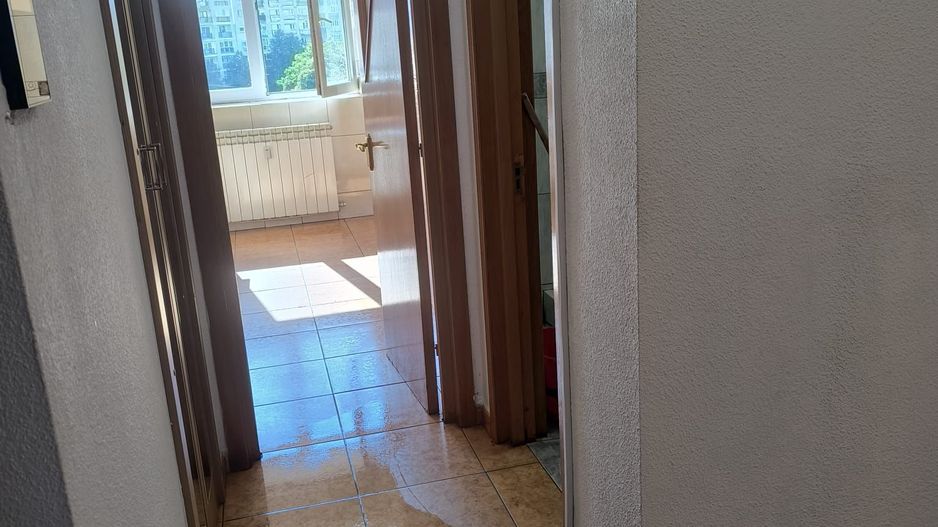 De Inchiriat Apartament 4 camere Nemobilat Piata Unirii Metrou - Poză 8