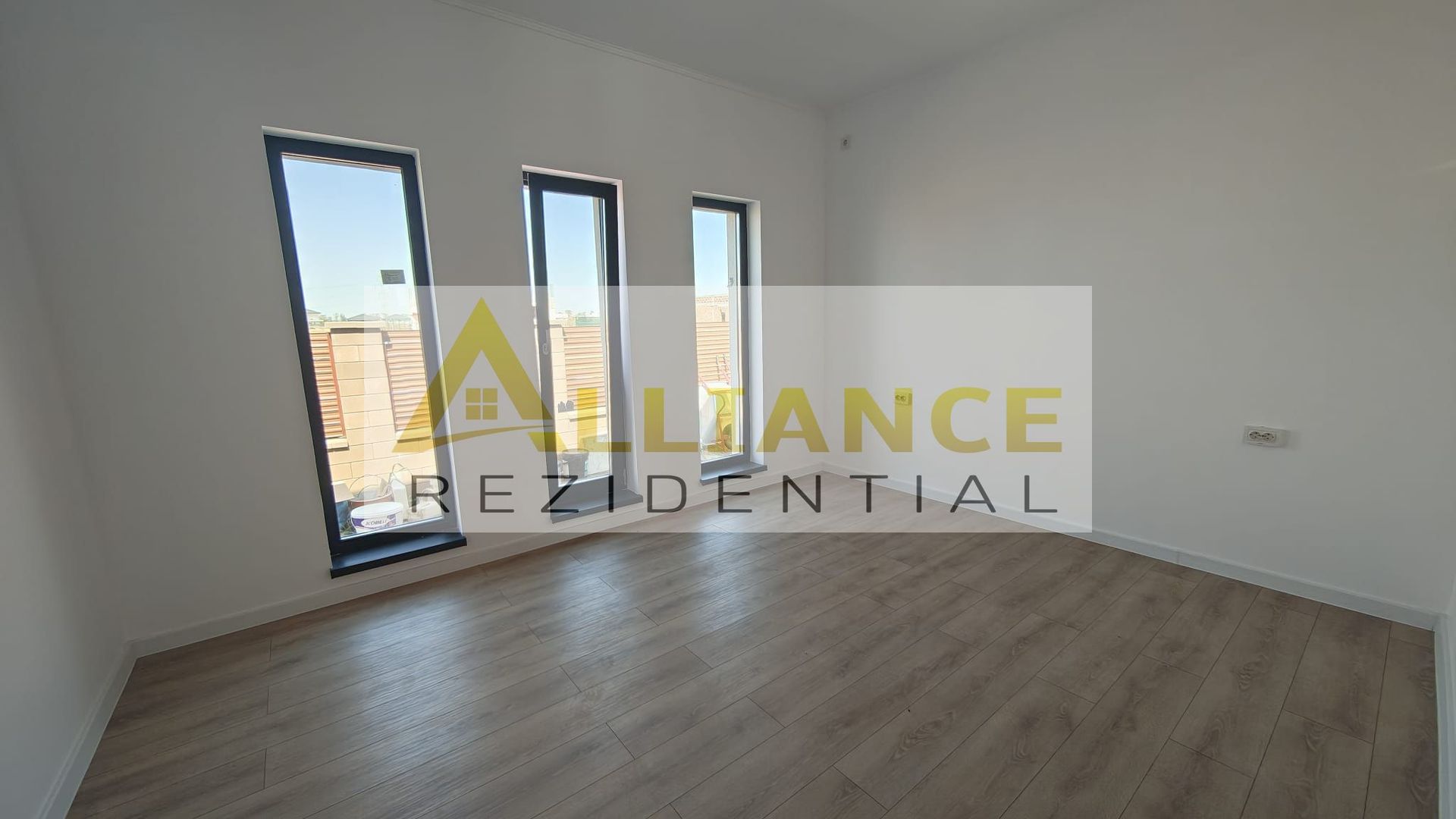 Casa pe parter cu 3 camere, 2 bai si teren de 375 mp - Poză 5
